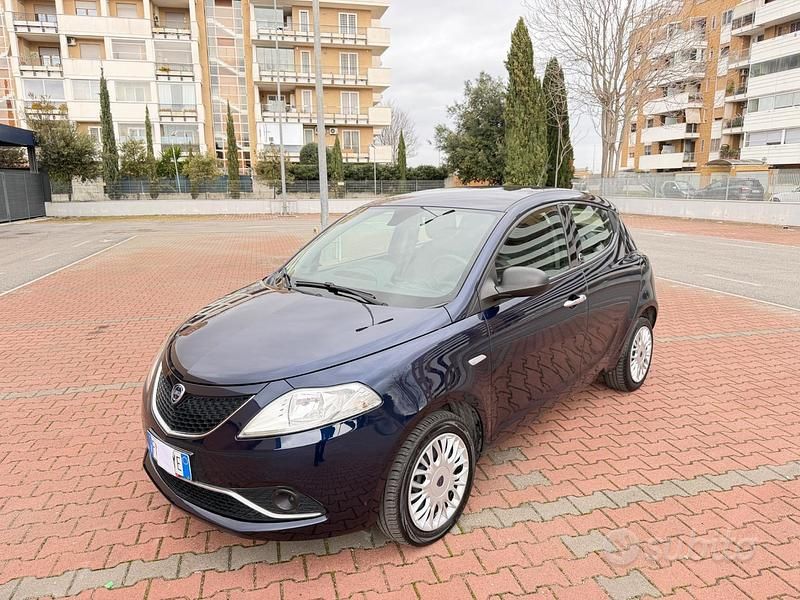 Usata Lancia Ypsilon Silver 69 CV (50 kW) 2018 Blu/azzurro Utilitaria