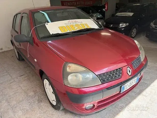Usata Renault Clio II Initiale 82 CV (60 kW) 2004 Rosso Berlina