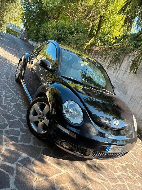 Usata VW New Beetle 105 CV (77 kW) 2006 Nero Utilitaria
