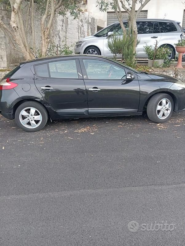 Usata Renault Mégane III Dynamique 110 CV (80 kW) 2009 Nero Utilitaria