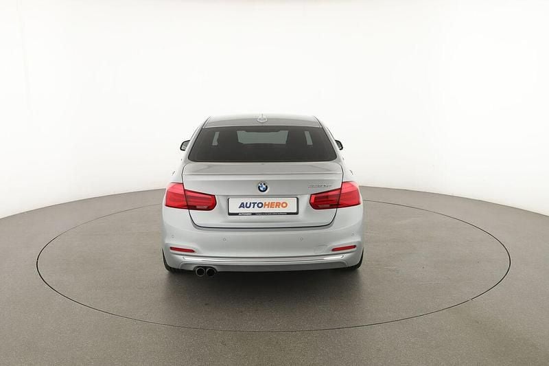 Usata BMW 330e Luxury Line 252 CV (185 kW) 2016 Argento Berlina