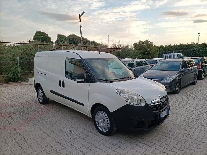 Bianco Usata 2015 Opel Combo Monovolume | 5900 € (Buon prezzo) - Immagine 1/4