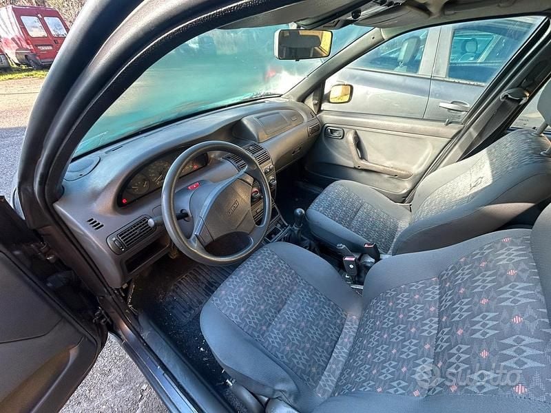 Usata Fiat Punto S 75 CV (55 kW) 1997 Grigio Berlina