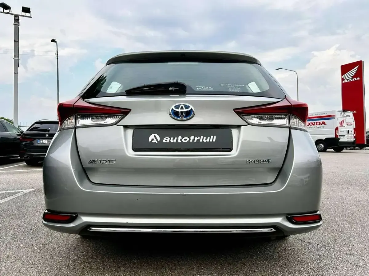 Usata Toyota Auris Touring Sports Active 99 CV (72 kW) 2017 Deep titanium metallic Station wagon