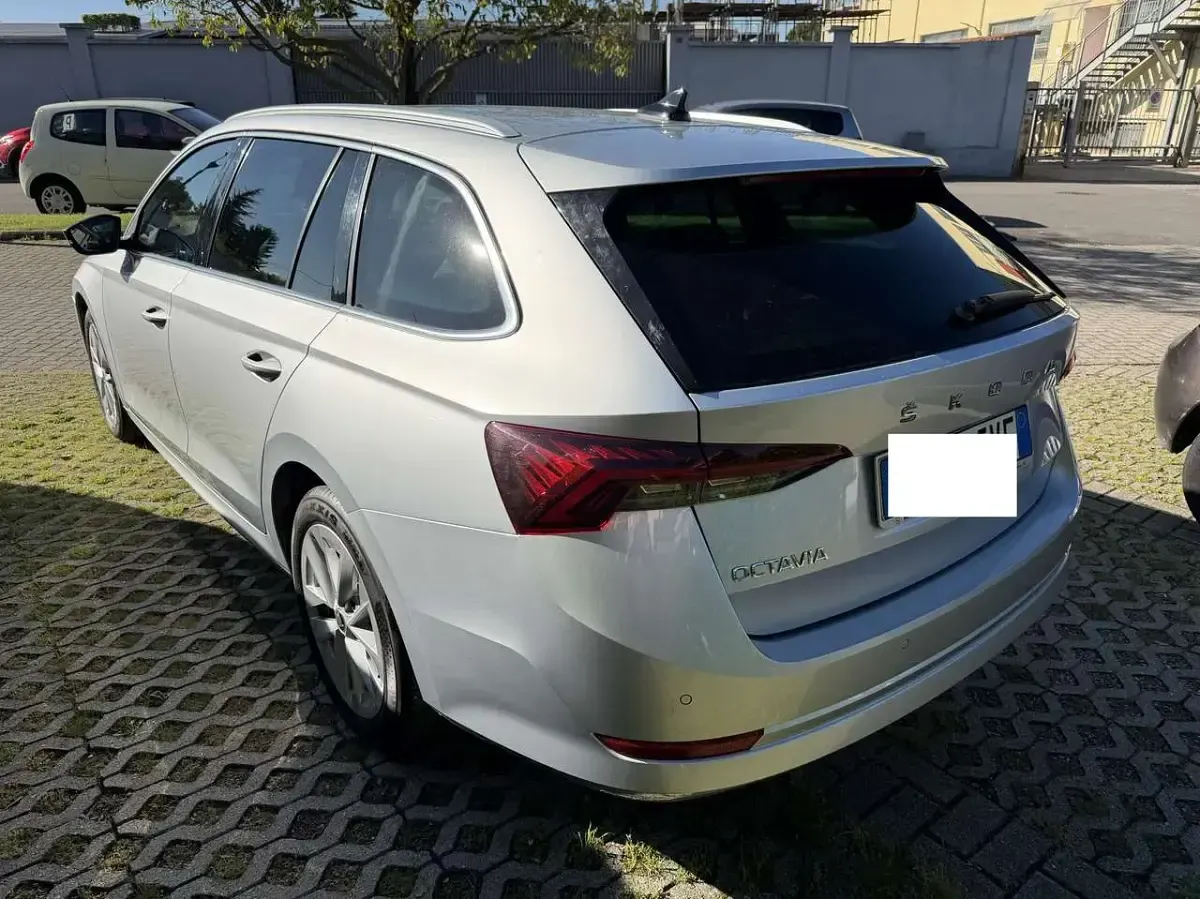 Usata Skoda Octavia Style 116 CV (85 kW) 2023 Argento Station wagon