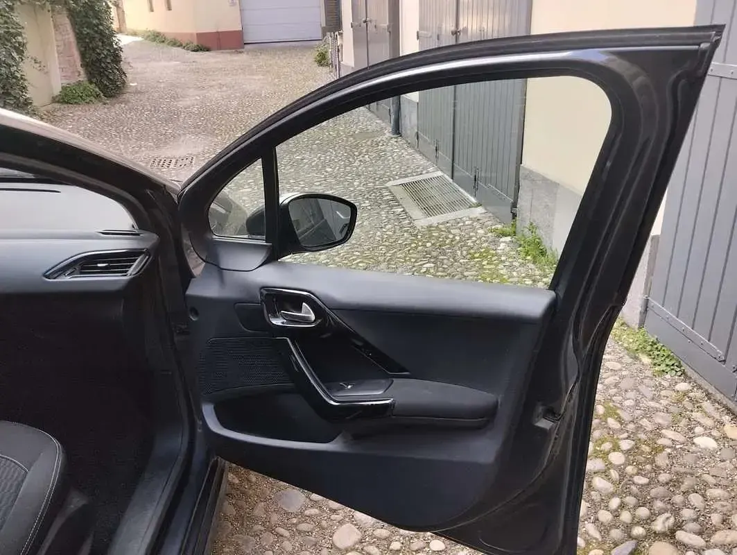 Usata Peugeot 208 Allure 110 CV (80 kW) 2017 Utilitaria