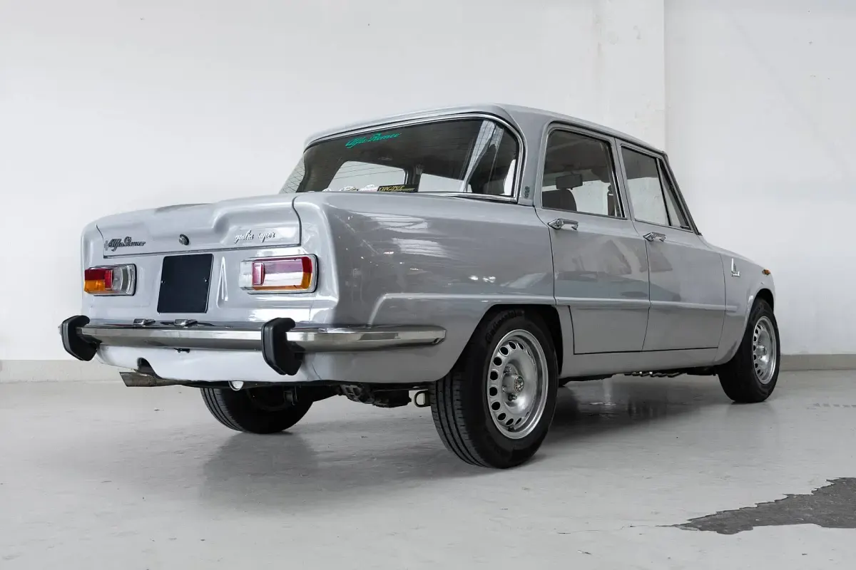 Usata Alfa Romeo Giulia Super 130 CV (95 kW) 1974 Argento Berlina