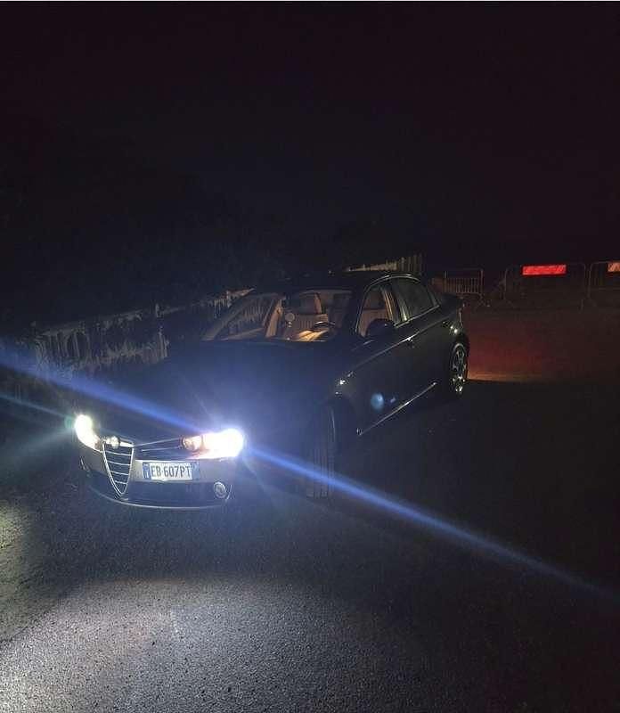 Usata 2010 Alfa Romeo 159 Progression Tre volumi | 1899 € (Super prezzo) - Immagine 1/4