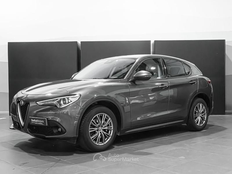 Gray Usata 2018 Alfa Romeo Stelvio Executive SUV | 20.250 € (Ottimo prezzo) - Immagine 1/4