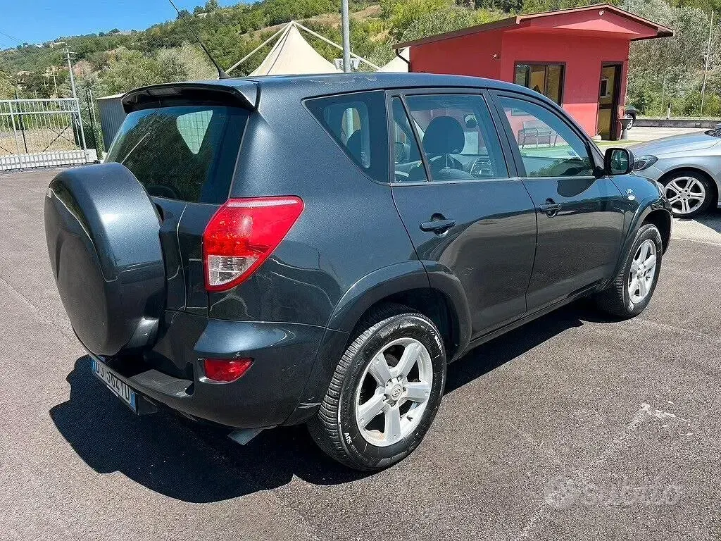 Usata Toyota RAV4 Plus 177 CV (130 kW) 2007 Grigio SUV
