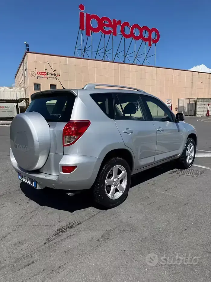 Usata Toyota RAV4 Luxury 136 CV (100 kW) 2007 Grigio SUV