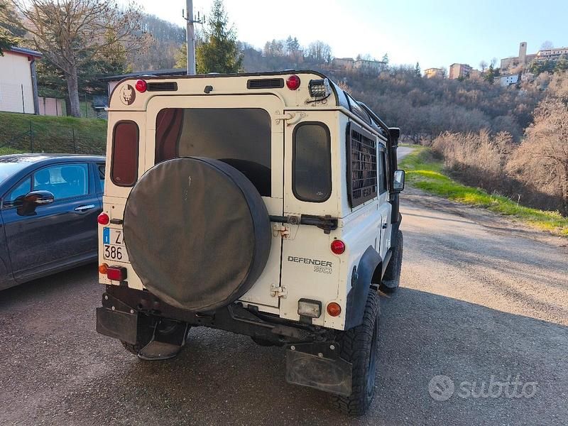 Usata Land Rover Defender 86 CV (63 kW) 1996 SUV