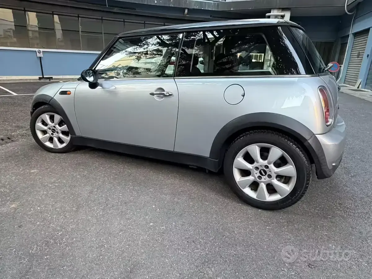 Usata Mini Cooper 116 CV (85 kW) 2005 Grigio Utilitaria