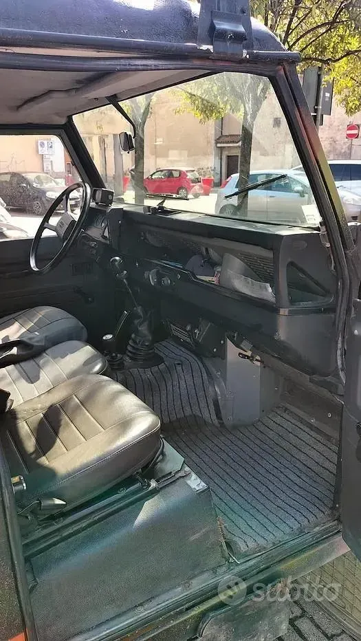 Usata Land Rover Defender 109 CV (80 kW) 1991 Verde SUV