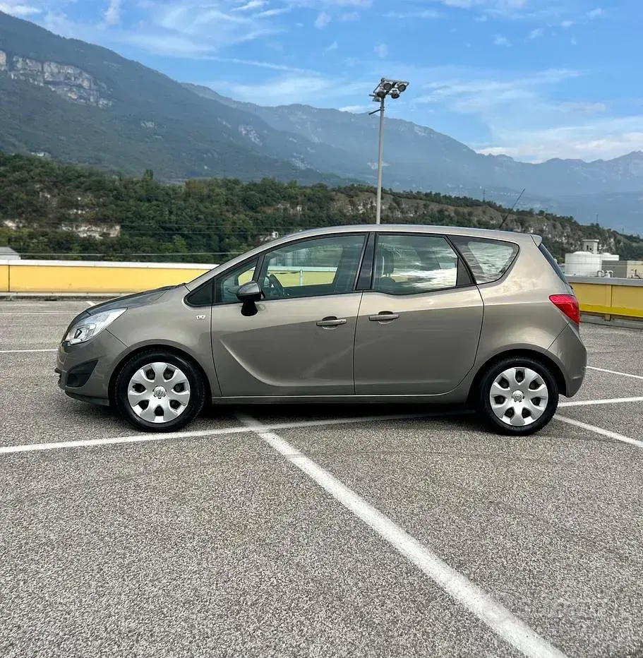 Usata Opel Meriva 130 CV (95 kW) 2011 Giallo Monovolume