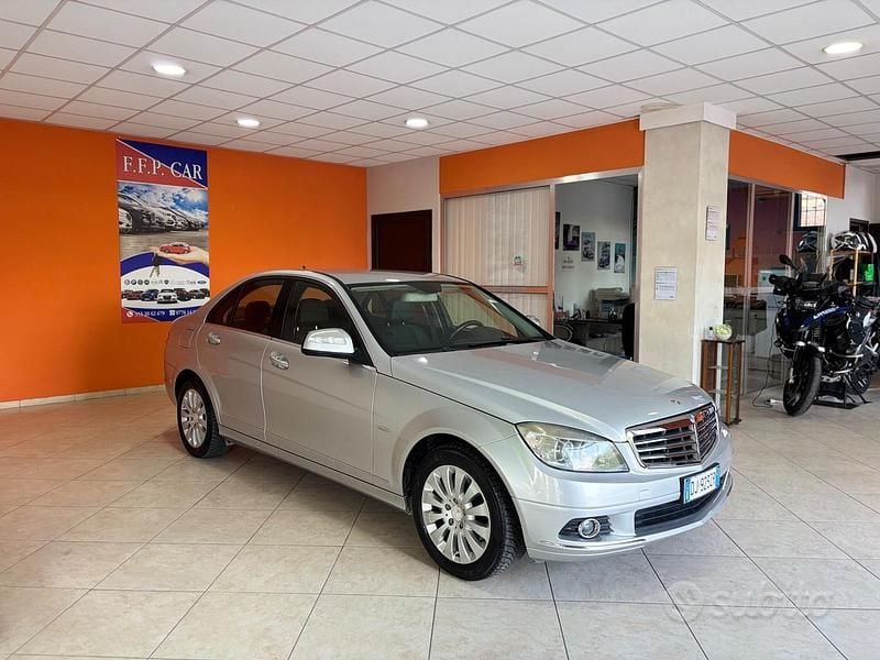 Usata Mercedes C220 Elegance 170 CV (125 kW) 2007 Grigio Berlina