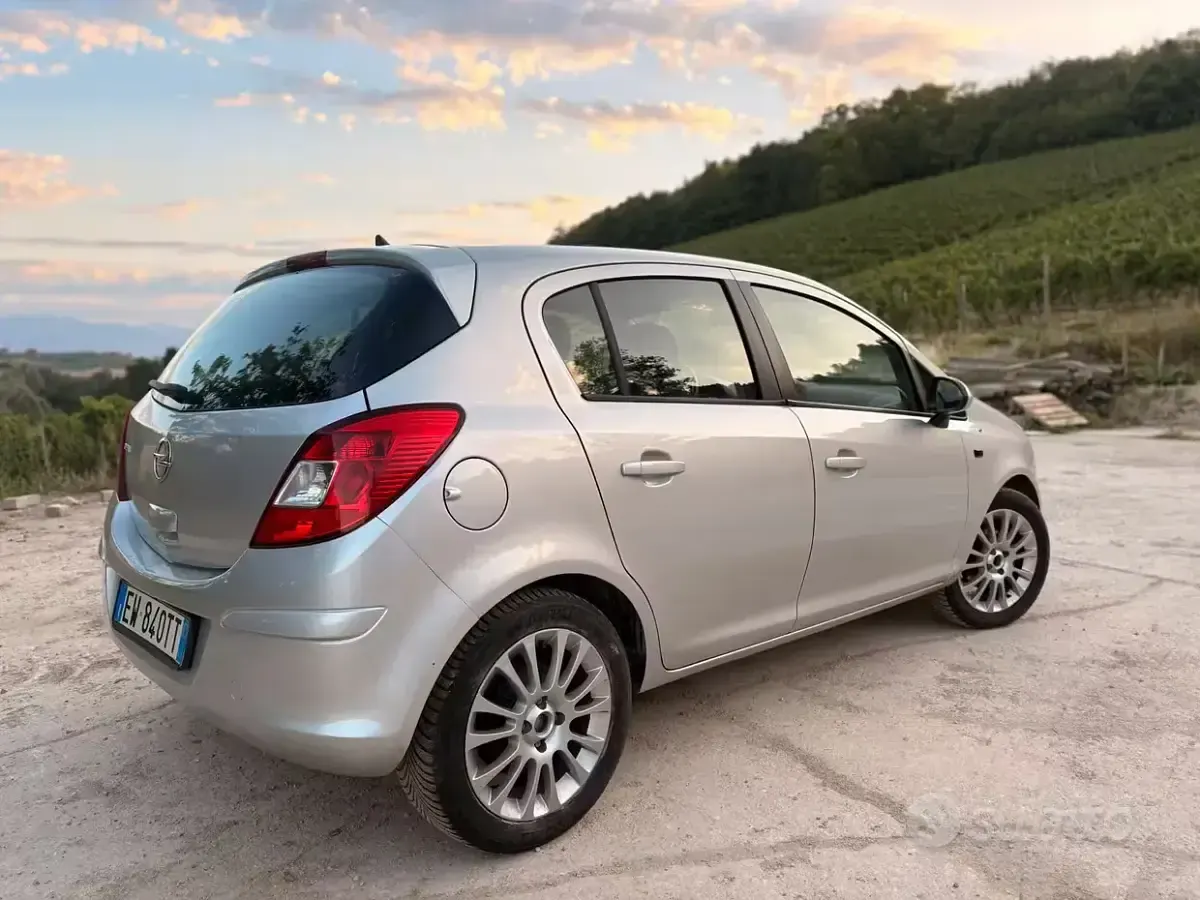 Usata Opel Corsa Edition 85 CV (62 kW) 2014 Bianco Utilitaria