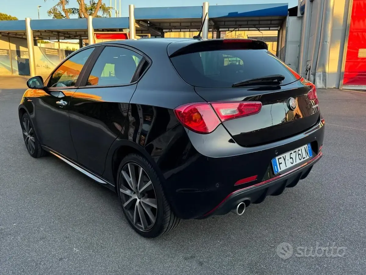 Usata Alfa Romeo Giulietta 120 CV (88 kW) 2019 Nero Utilitaria