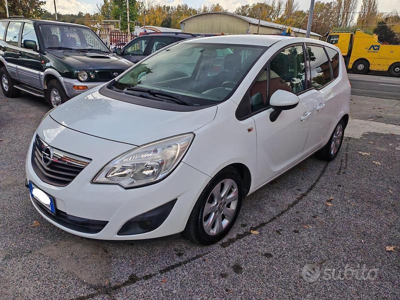 Usata Opel Meriva 95 CV (69 kW) 2012 Bianco Monovolume