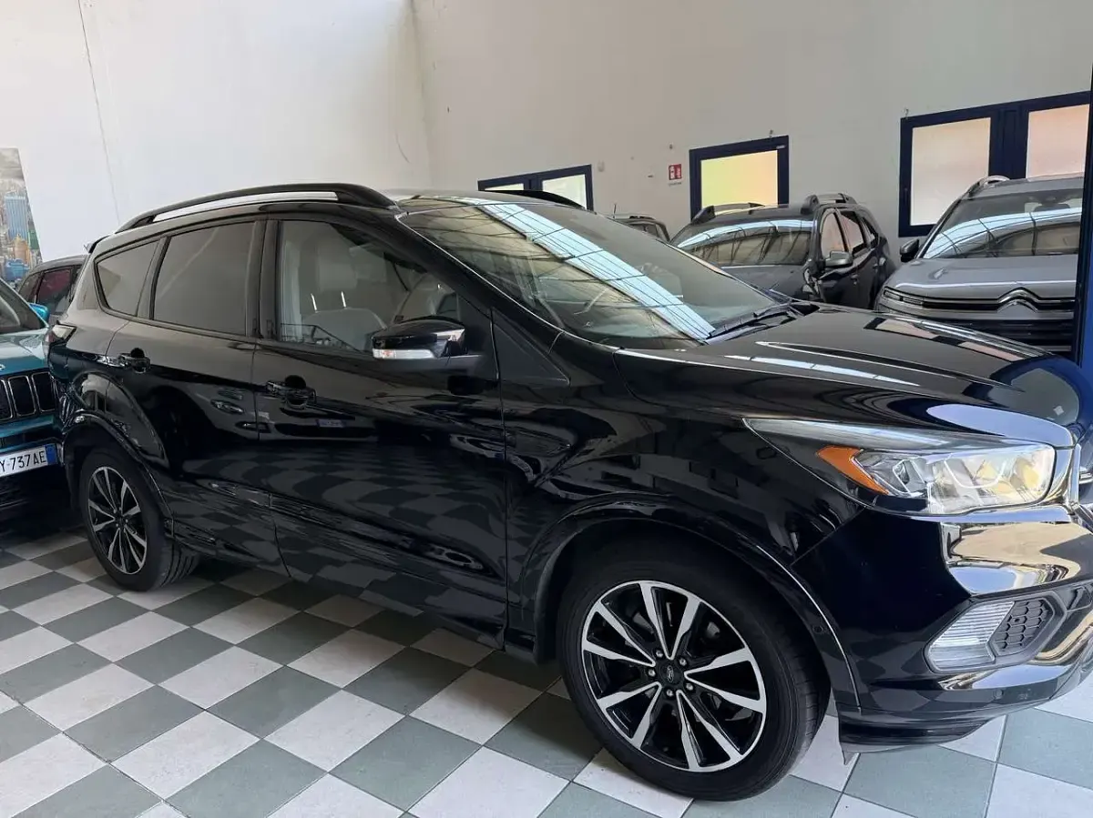 Usata Ford Kuga ST-Line 120 CV (88 kW) 2017 Nero SUV