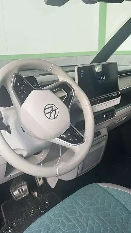 Begagnad VW ID. Buzz Pro 150 kW (204 HK) 2023 Grön Minibuss