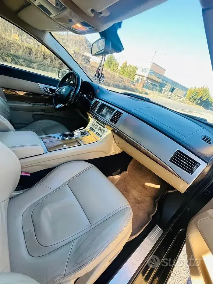 Usata Jaguar XF 300 CV (220 kW) 2011 Nero Berlina