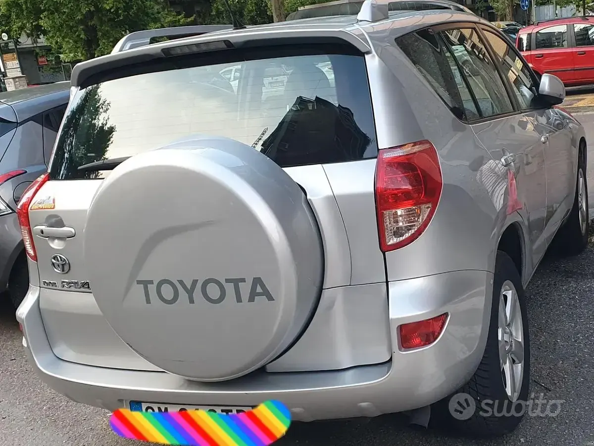 Usata Toyota RAV4 Luxury 136 CV (100 kW) 2007 Grigio SUV