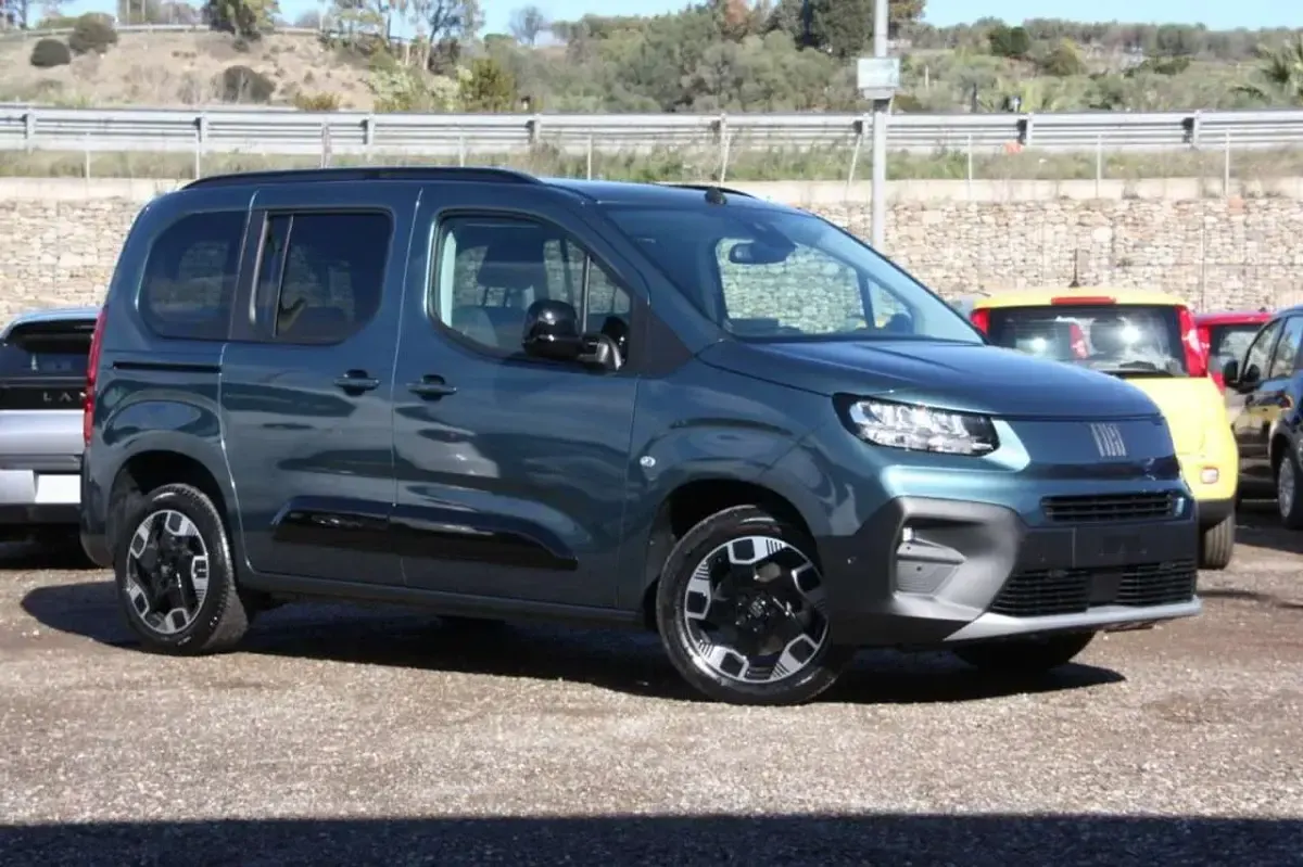 Nuova Fiat Doblò La Prima 131 CV (96 kW) 2026 Blu Monovolume