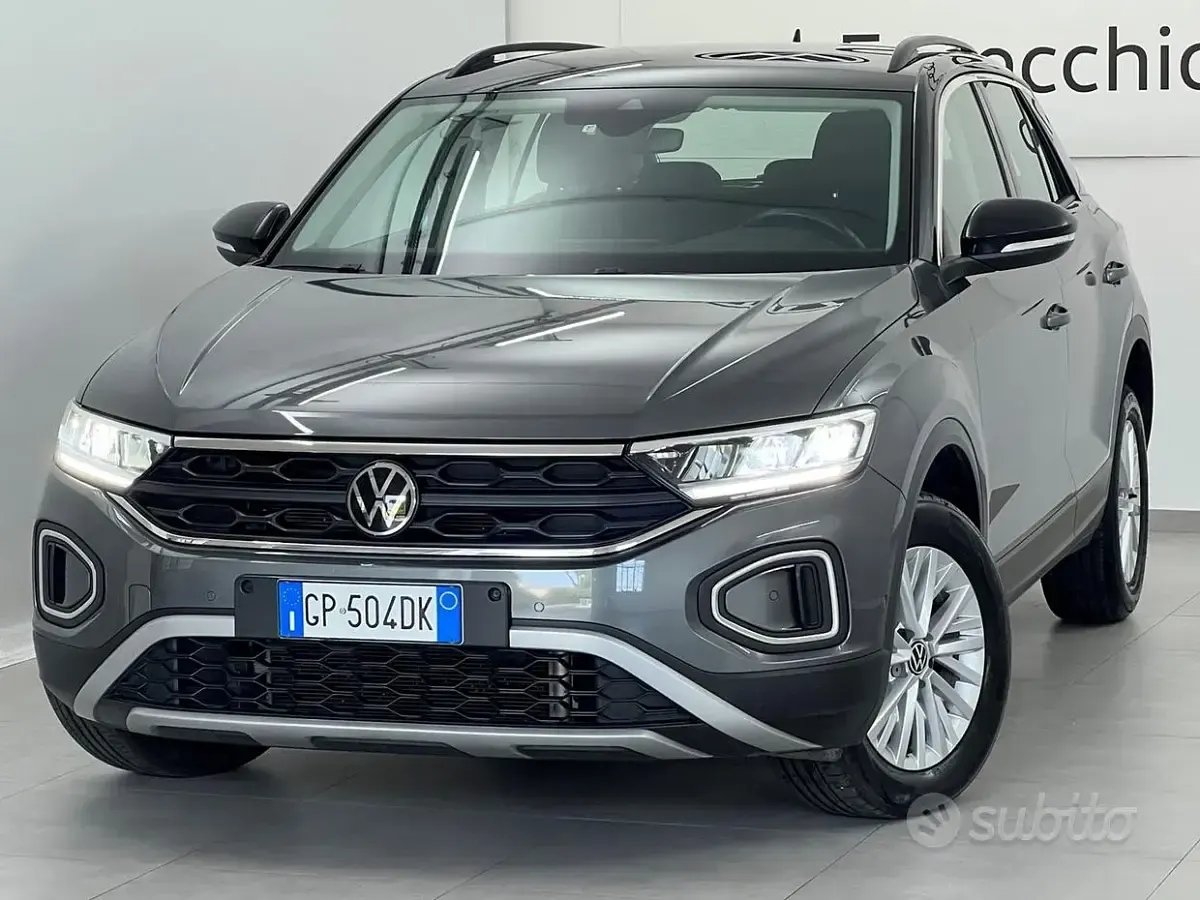 Usata VW T-Roc Life 116 CV (85 kW) 2023 Grigio SUV