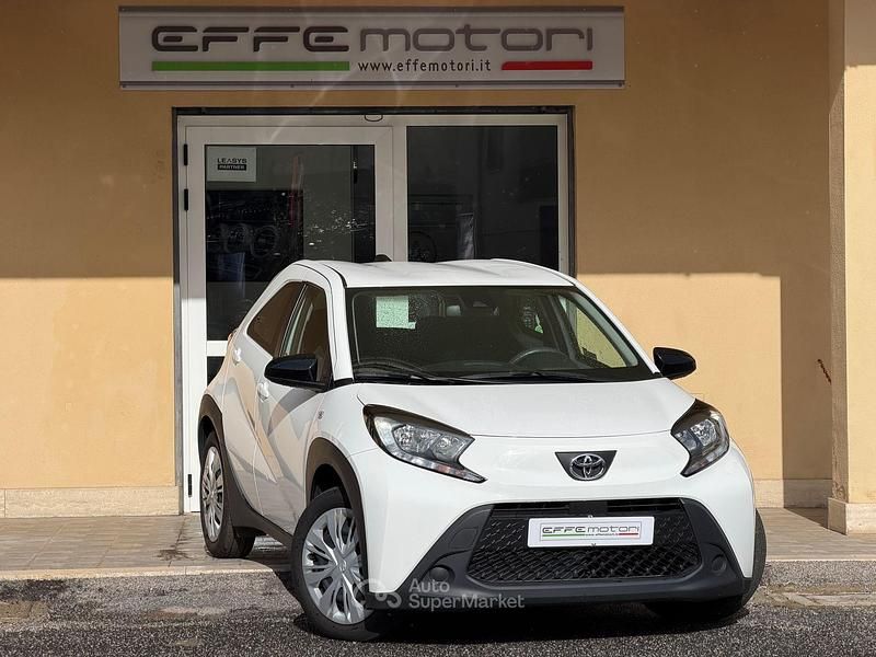 Usata Toyota Aygo Active 72 CV (52 kW) 2023 Bianco Utilitaria