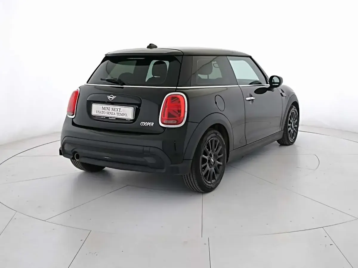Usata Mini Cooper 136 CV (100 kW) 2021 Midnight black Utilitaria
