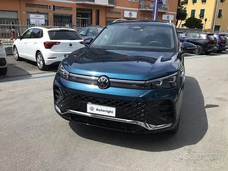 Usata VW Tiguan R-line 193 CV (141 kW) 2024 Blu SUV