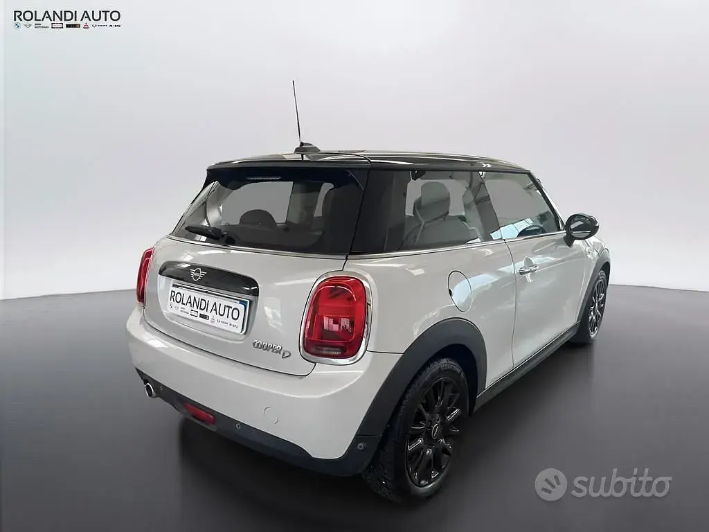 Usata Mini Cooper D Hype 116 CV (85 kW) 2019 Argento Utilitaria