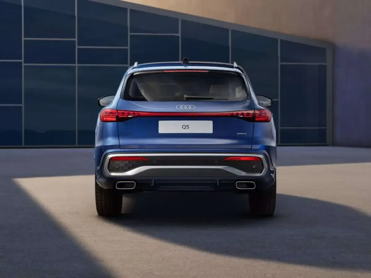 Nuova Audi Q5 S-Line 204 CV (150 kW) 2026 Blu navarra metallizzato SUV