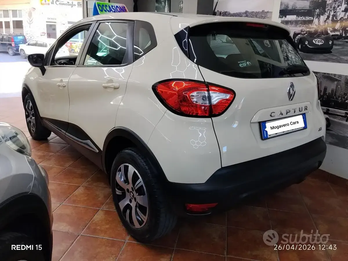 Usado Renault Captur Intens 90 CV (66 kW) 2017 Beige SUV
