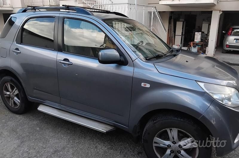 Usata Daihatsu Terios 105 CV (77 kW) 2010 Grigio SUV