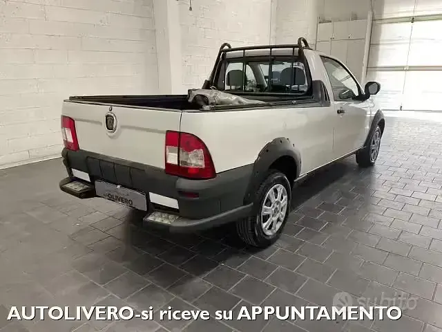 Usata Fiat Strada 95 CV (69 kW) 2013 Bianco