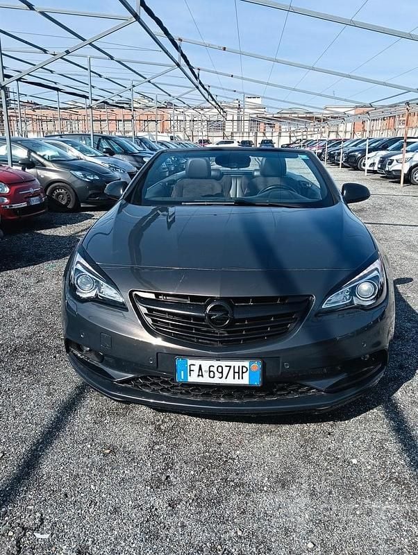 Usata Opel Cascada Cosmo 165 CV (121 kW) 2015 Grigio Cabrio