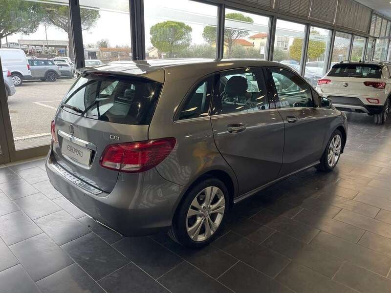 Usata Mercedes B180 Business 109 CV (80 kW) 2015 Grigio Utilitaria