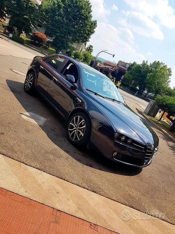 Nero Usata 2009 Alfa Romeo 159 Tre volumi | 2000 € (Super prezzo) - Immagine 1/3