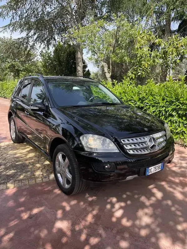 Usata Mercedes ML320 224 CV (164 kW) 2006 Nero SUV