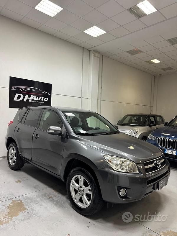 Usata Toyota RAV4 150 CV (110 kW) 2010 Grigio SUV