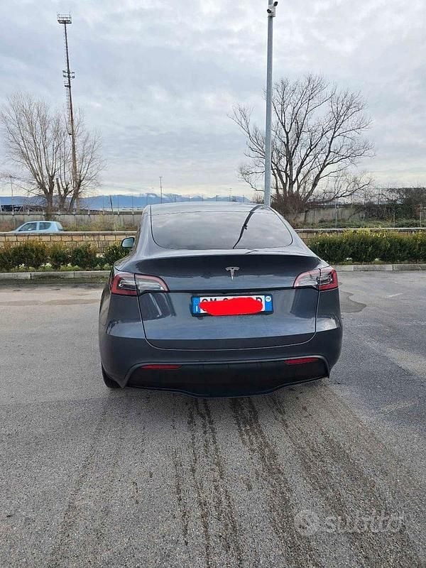 Usata Tesla Model Y 250 kW (340 CV) 2023 Grigio SUV