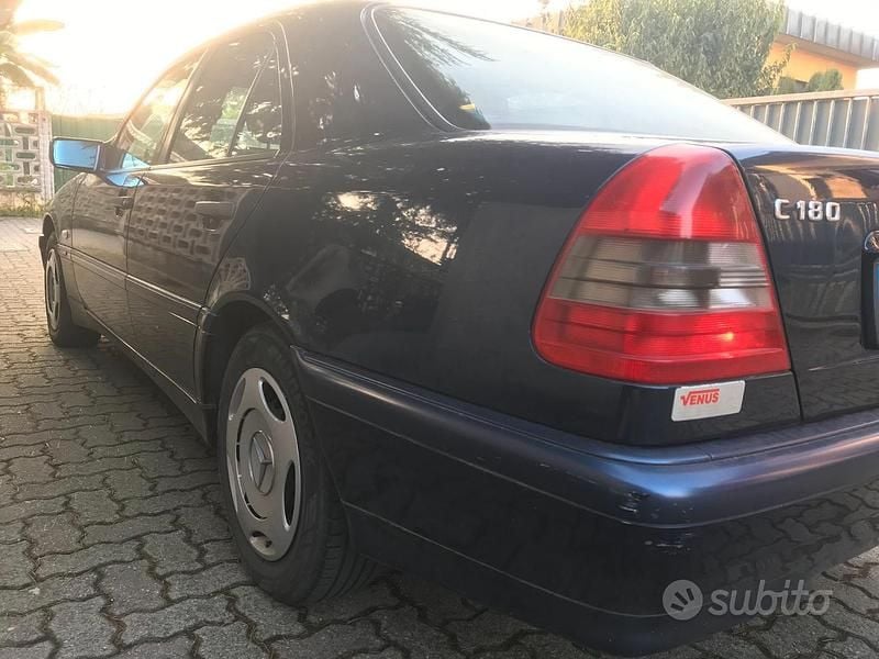 Usata Mercedes C180 Classic 122 CV (89 kW) 1999 Blu/azzurro Berlina