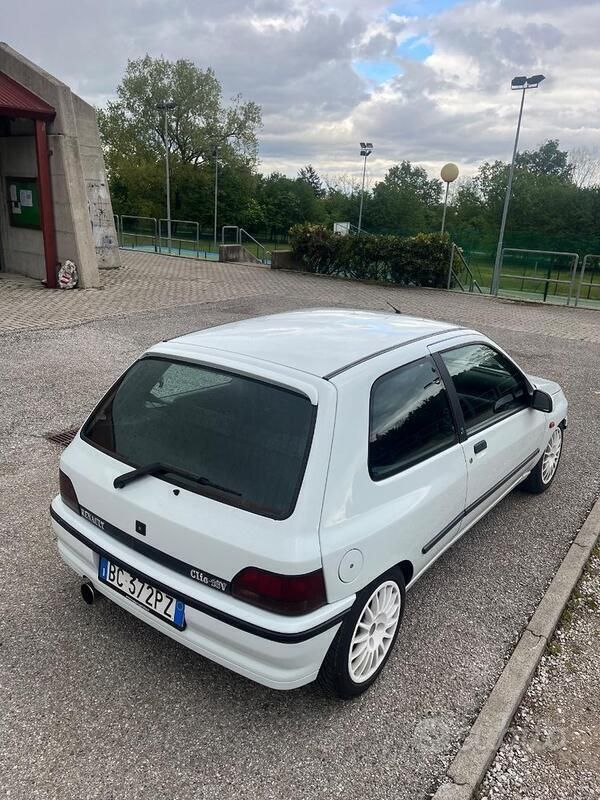 Usata Renault Clio 137 CV (100 kW) 1991 Bianco Berlina