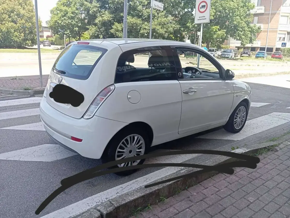 Usata Lancia Ypsilon 77 CV (56 kW) 2010 Bianco Utilitaria