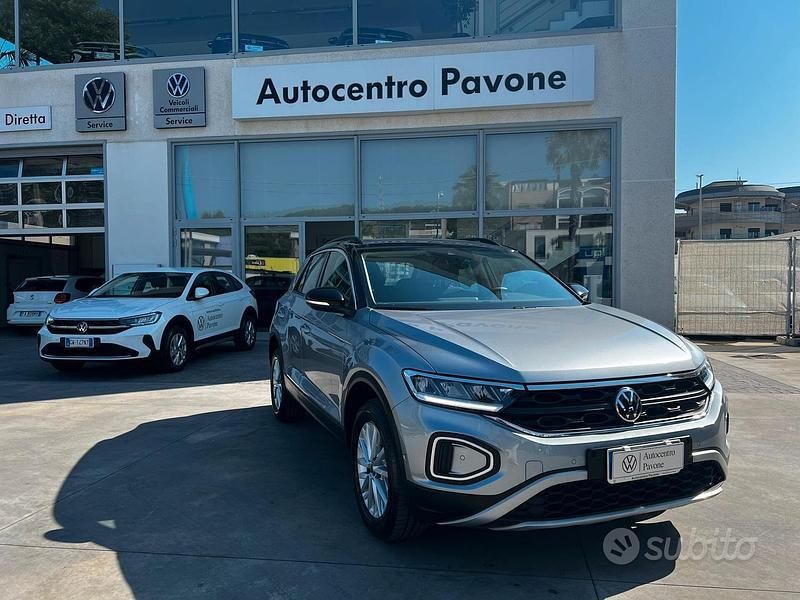 Grigio Usata 2024 VW T-Roc Life SUV | 26.300 € (Buon prezzo) - Immagine 1/4