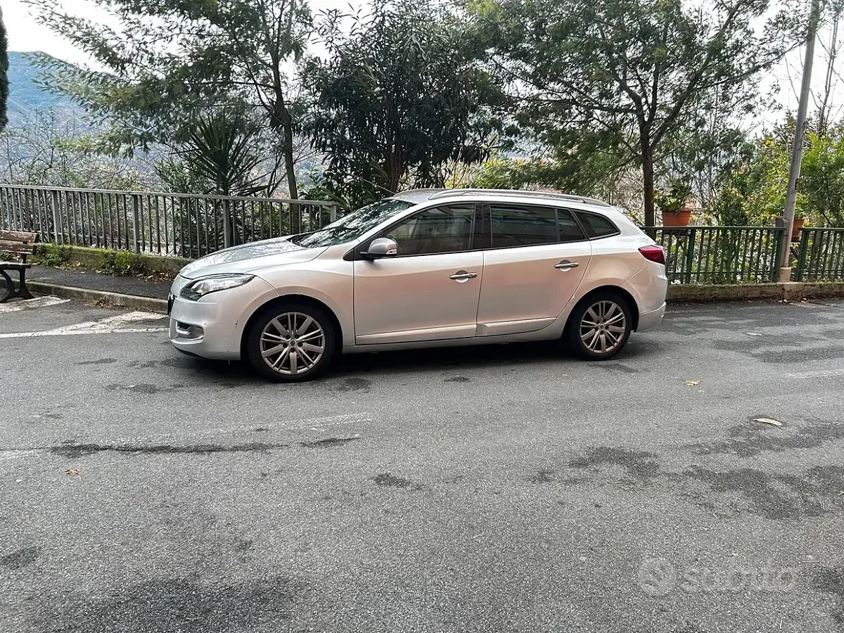 Usata Renault Mégane GrandTour GT-Line 110 CV (80 kW) 2013 Grigio Station wagon