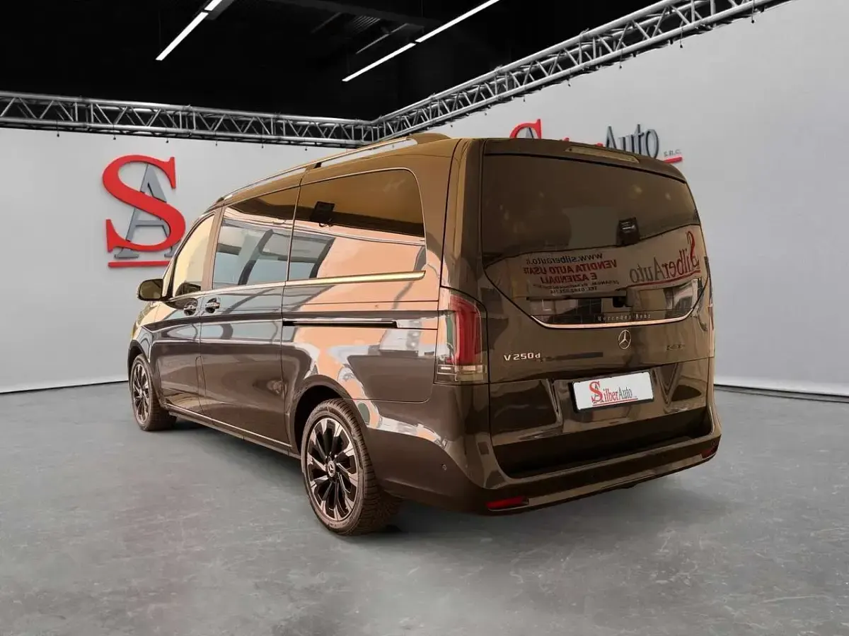 Usata Mercedes V250 Avantgarde 190 CV (139 kW) 2025 Nero Monovolume