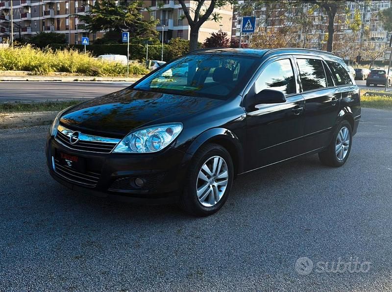 Usata Opel Astra 101 CV (74 kW) 2008 Nero Station wagon